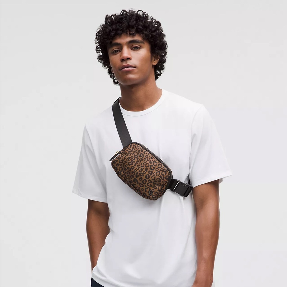 Lululemon Everywhere Belt Bag 1L- LDOK/NHBR